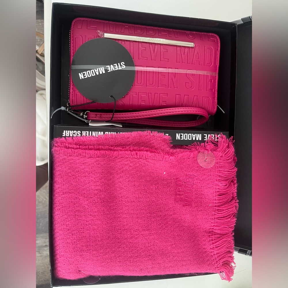 Pink Steve Madden wristlet wallet and scarf set